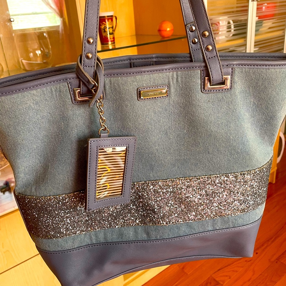 Nine West denim bag with faux leather accents. Excellent condition. Like new.
